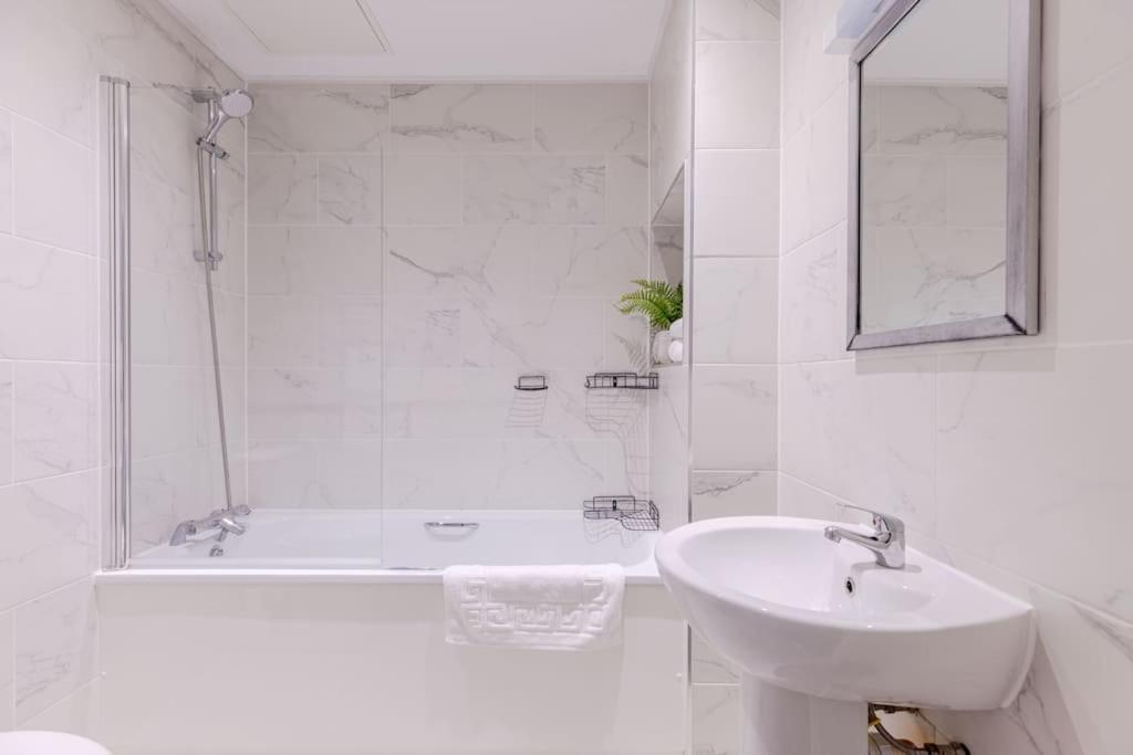 Vertigo Boutique Sleeps 4 London Kingston upon Thames  Exteriér fotografie